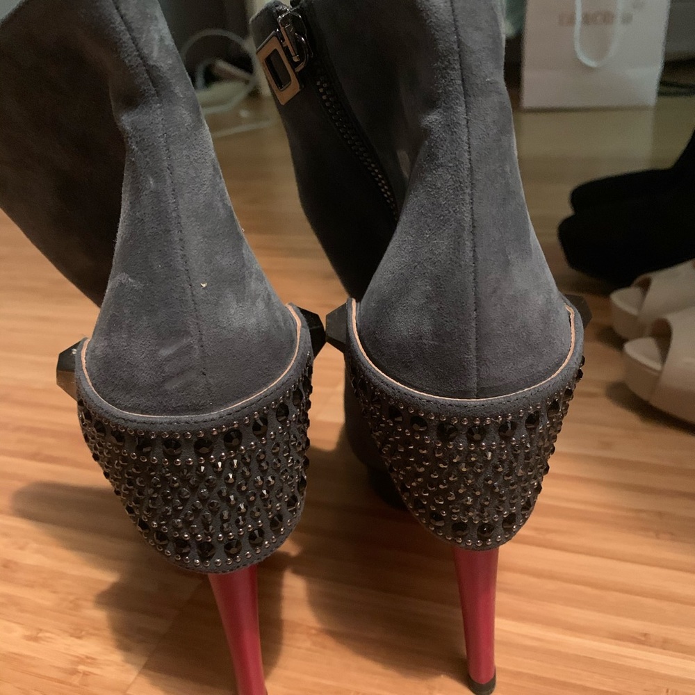 Boot with heels